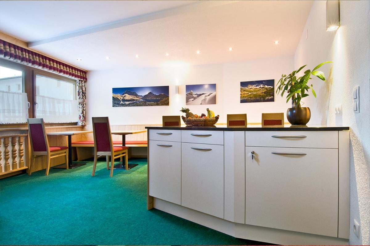 Haus Moostal Hotel Sankt Anton am Arlberg Buitenkant foto