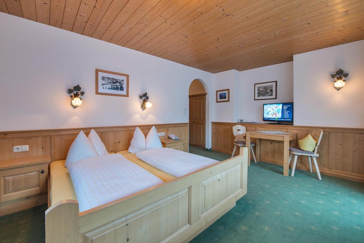 Haus Moostal Hotel Sankt Anton am Arlberg Buitenkant foto