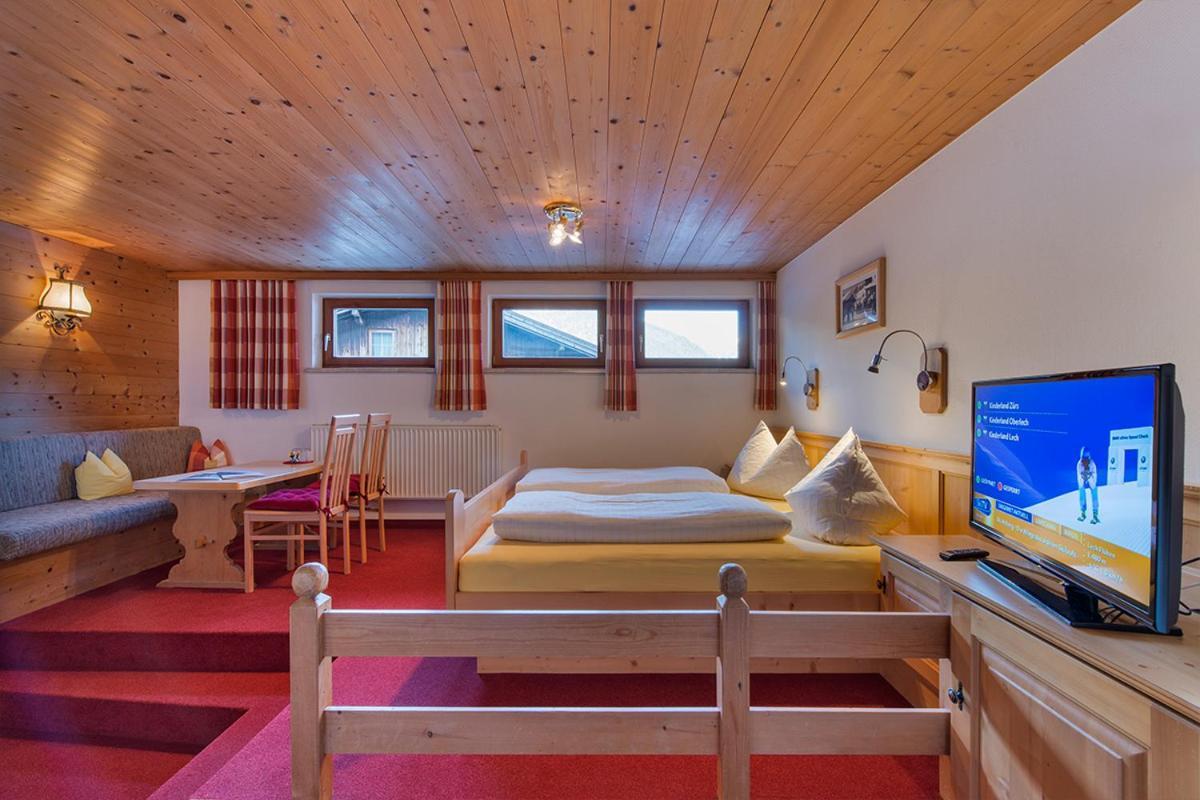 Haus Moostal Hotel Sankt Anton am Arlberg Buitenkant foto